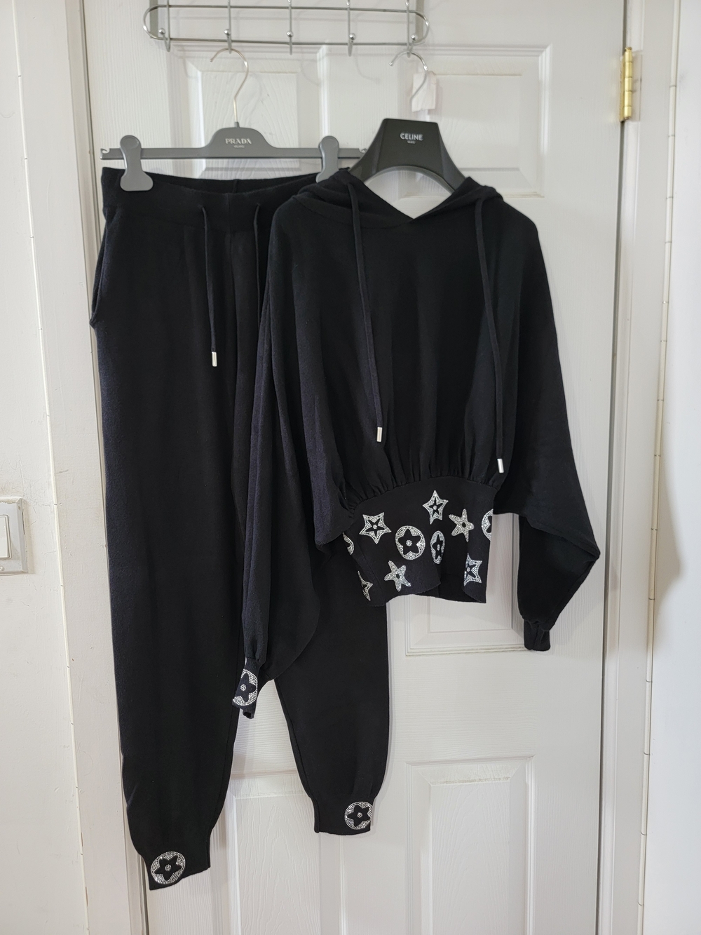 Moewy Black Women's Hoodie & Jogger Set with Signature Star Motif